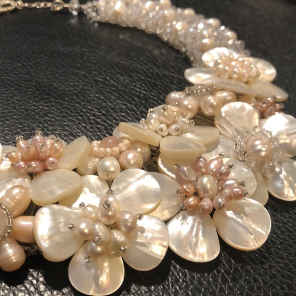 NEW “Vivah” flower and Pearl statement necklace - Picture 3 of 6